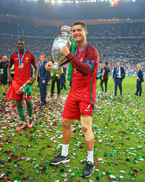 体坛：中足联应成为亚冠保卫战的参与者，联赛政策要给予支持（体坛：中足联应投身亚冠保卫战，联赛政策需予以支持）