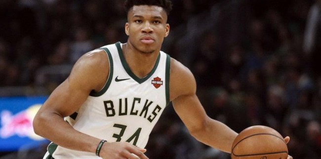 欧文突破防守送出关键助攻（欧文穿透防线妙传制胜）