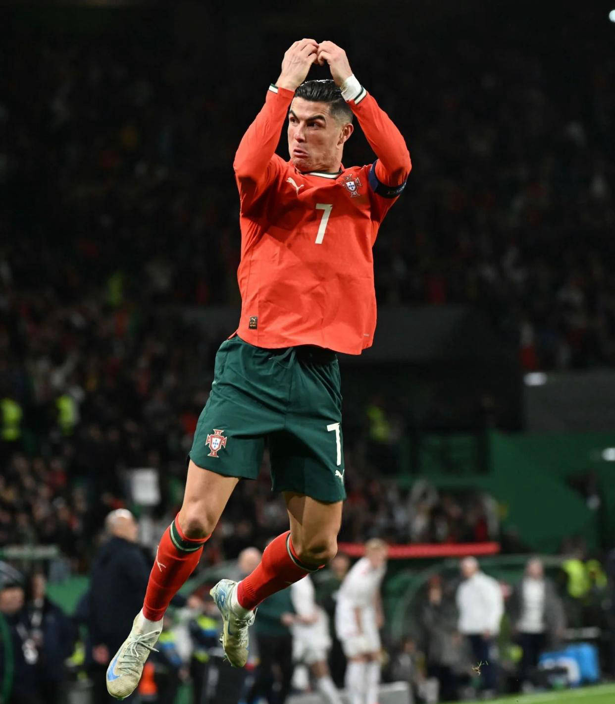 贝弗利加盟希腊联赛首战精彩回顾（贝弗利在希腊联赛的处子战精彩集锦）