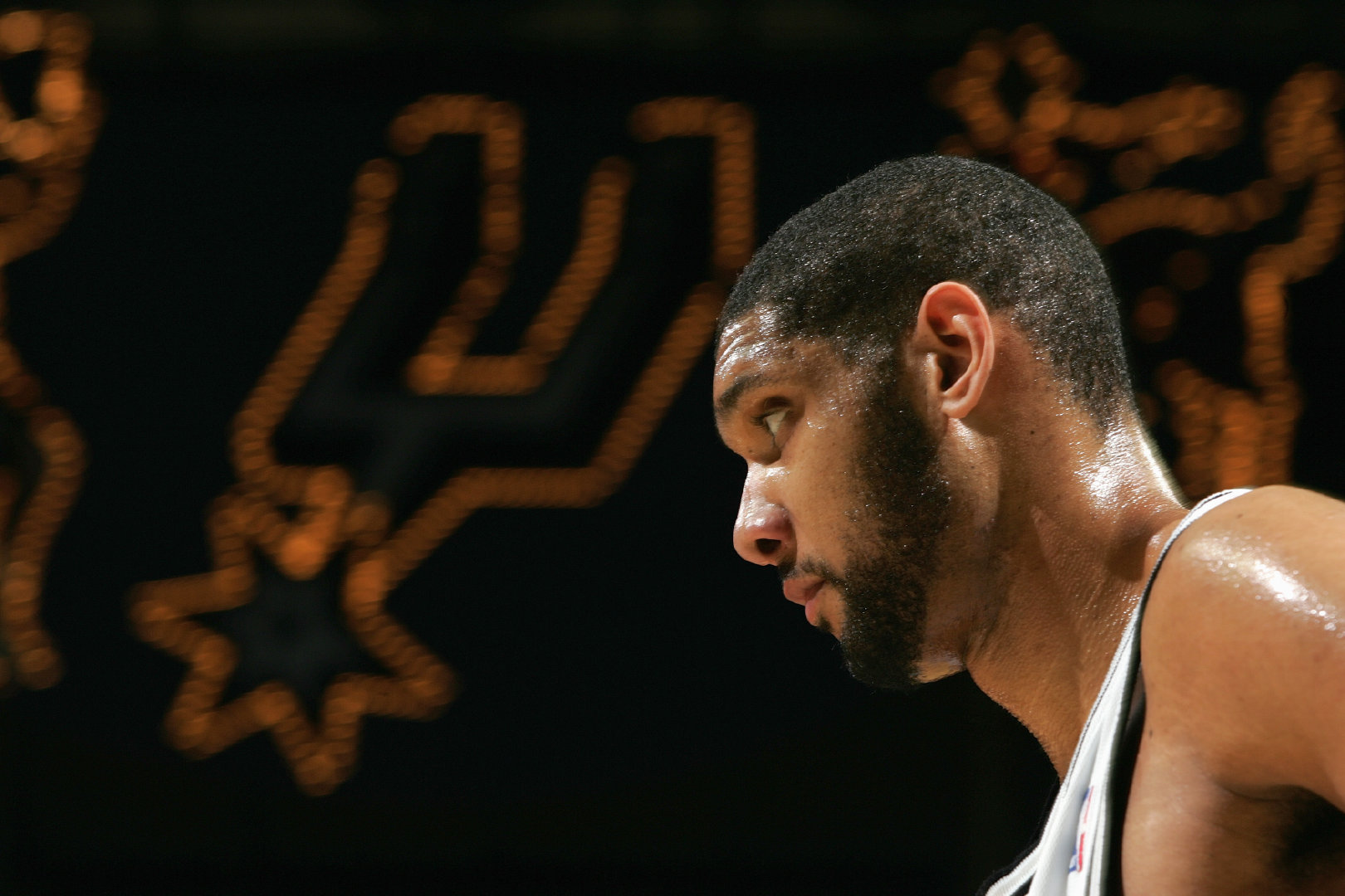 告别西部倒数第一！国王逆转击败火箭升倒数第二（国王逆转击败火箭，不再西部垫底升至倒数第二）