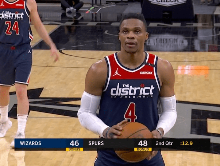 立竿见影，凯恩替补出场30分钟个人戴帽拜仁打进4球（凯恩替补登场30分钟上演帽子戏法，拜仁轰入4球）