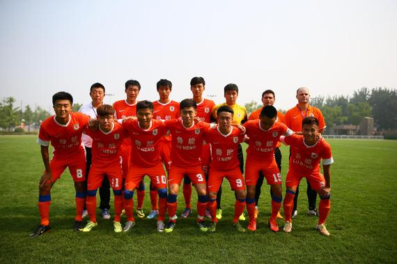 凤凰官方：福克斯韦尔和刘易斯缺席今日对阵跳伞蚁（凤凰队官方通报：福克斯韦尔、刘易斯将缺席今日对阵跳伞蚁）