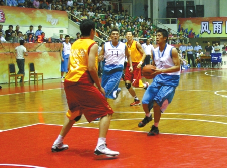 每体：阿劳霍现身以色列特拉维夫，将在那里度几天假（每体：阿劳霍抵达以色列特拉维夫，将在当地休假数日）