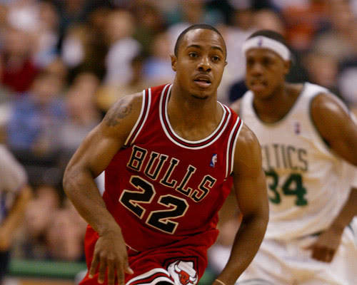 有争议？广东德比最后3秒广州球员疑似2次犯规裁判未吹罚（广东德比最后3秒引争议：广州球员疑似连续两次犯规却未被判罚）